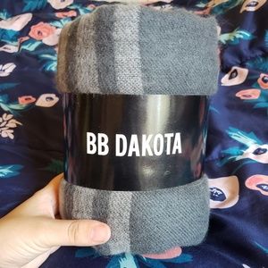 BB Dakota scarf/poncho